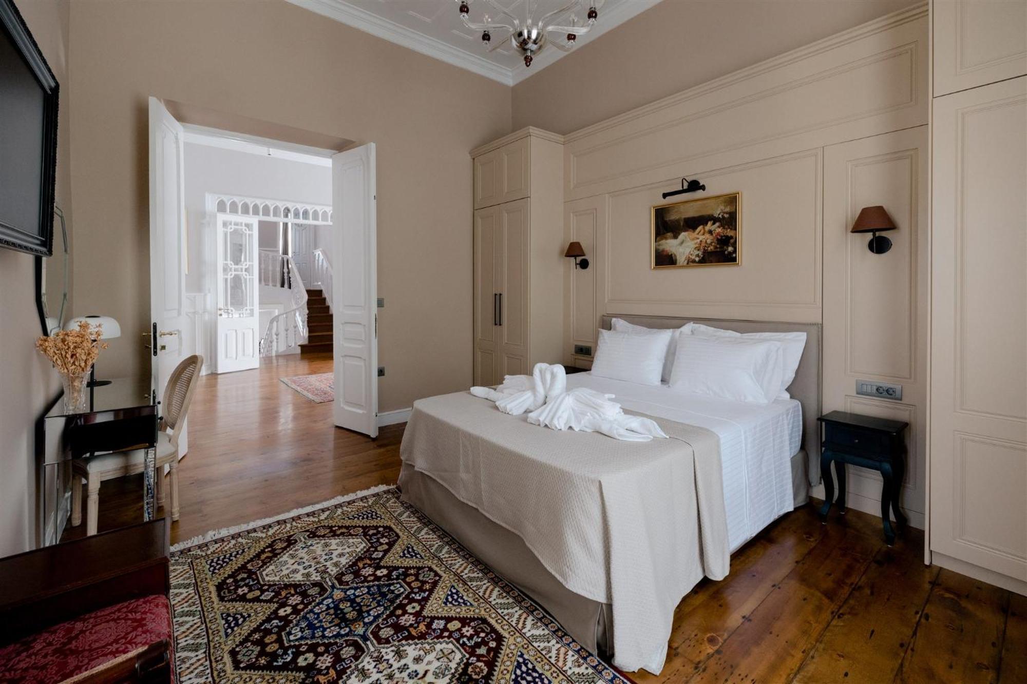 Victoria Mansion A Luxurious Neoclassical Experience Rhodes City ภายนอก รูปภาพ